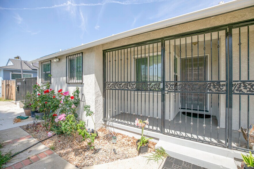 Building Photo - 10430 Langdon Ave