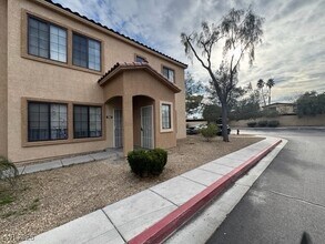 Building Photo - 2141 Hussium Hills St