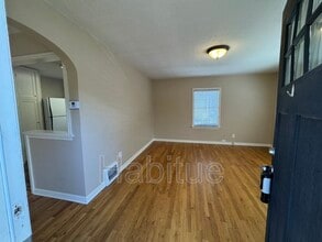 Building Photo - 1302 W Hays St