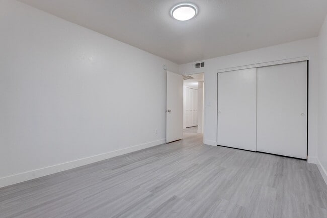 Building Photo - 3060 Tarpon