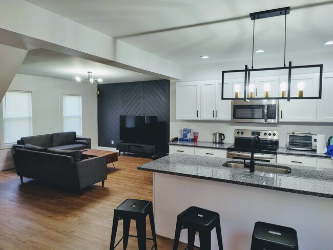 Primary Photo - 82 Murray St