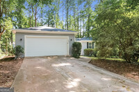 Building Photo - 8691 Twin Oaks Dr