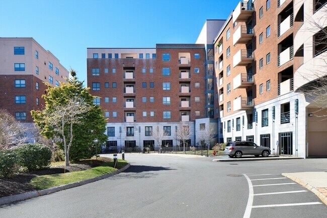 Building Photo - 165 Cottage St