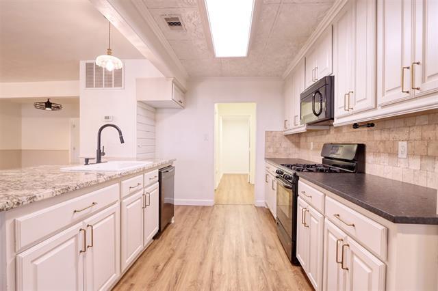 Building Photo - 315 E Avenue F