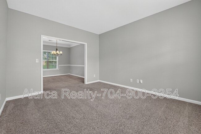 Building Photo - 2041 White Cedar Ln