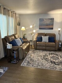 Building Photo - 2215 Poplar Dr