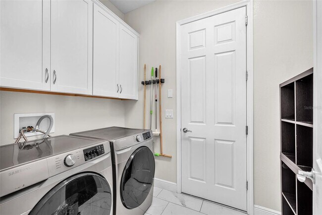 Building Photo - 11305 Hawks Fern Dr