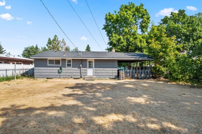 Building Photo - Amazing Northwest Rancher