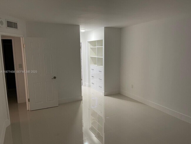 Building Photo - 2801 NE 183rd St