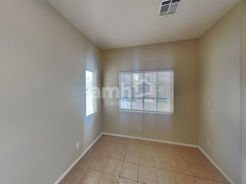 Building Photo - 902 Blue Rosalie Pl