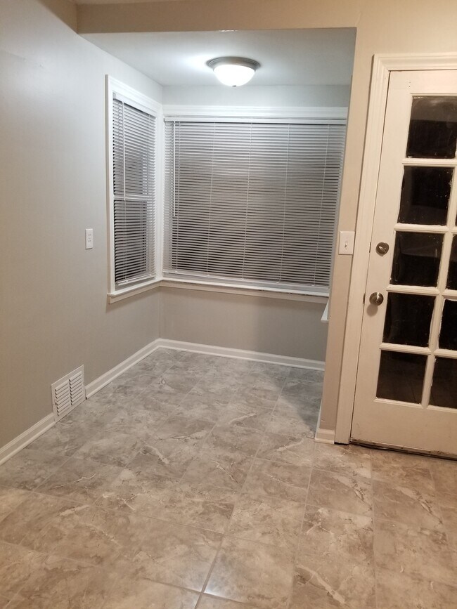 Building Photo - 1695 Donwell Dr