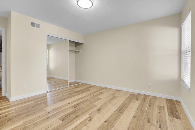 Building Photo - $1,995 - 2 Bed, 2 Bath Condo in Lakewood w...