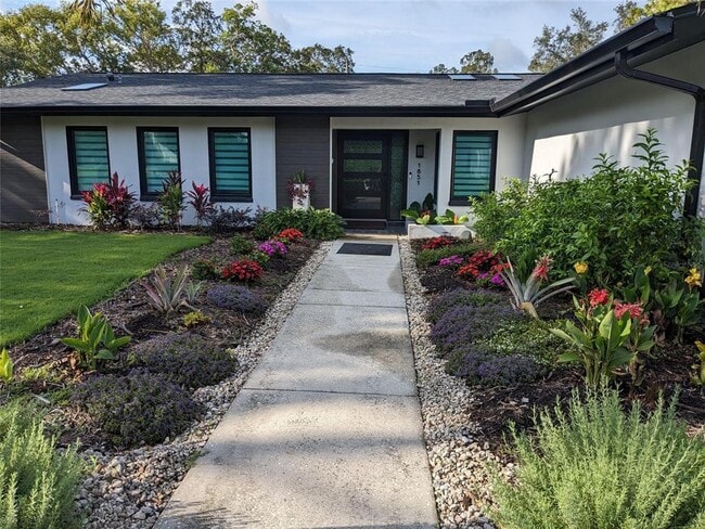 Building Photo - 1851 Royal Oak Pl E