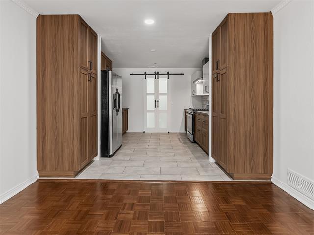 Building Photo - 7607 Meadow Oaks Dr