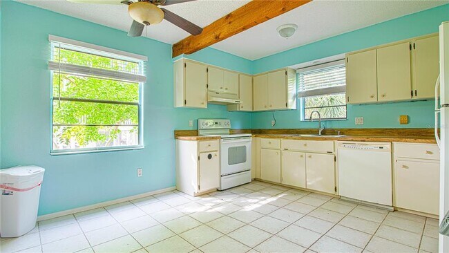 Building Photo - 60 Beachcomber Ln