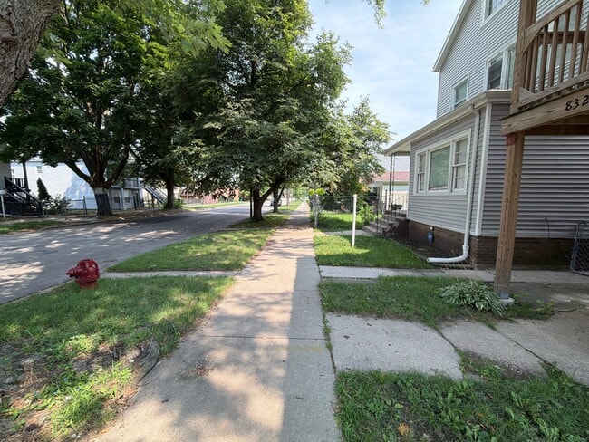 Building Photo - 8329 S Kingston Ave