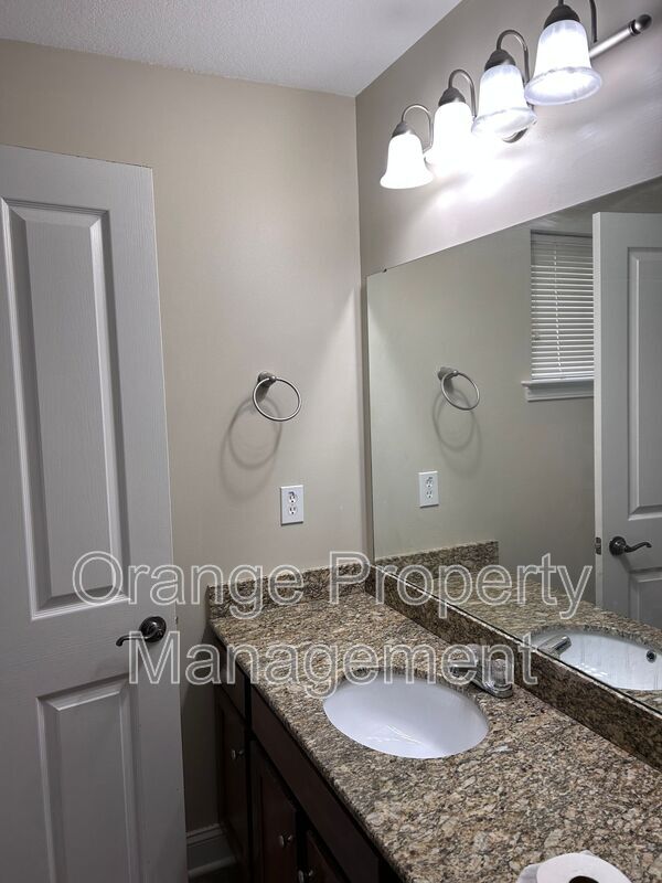 Building Photo - 204 Kelly Rd