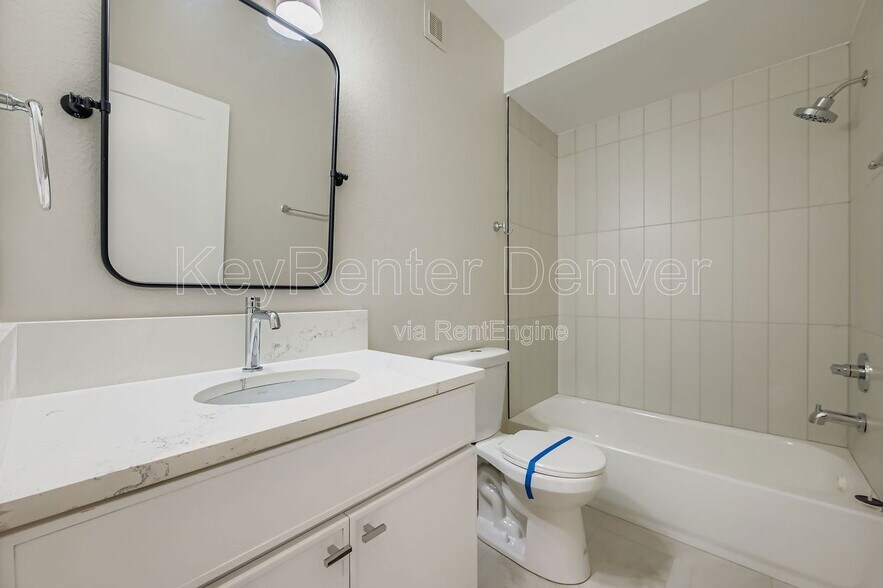 Building Photo - 2208 S Albion St