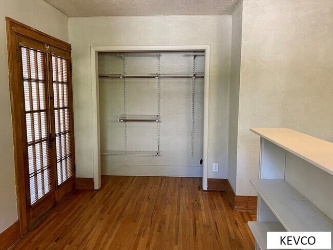 Building Photo - 216 Garfield St