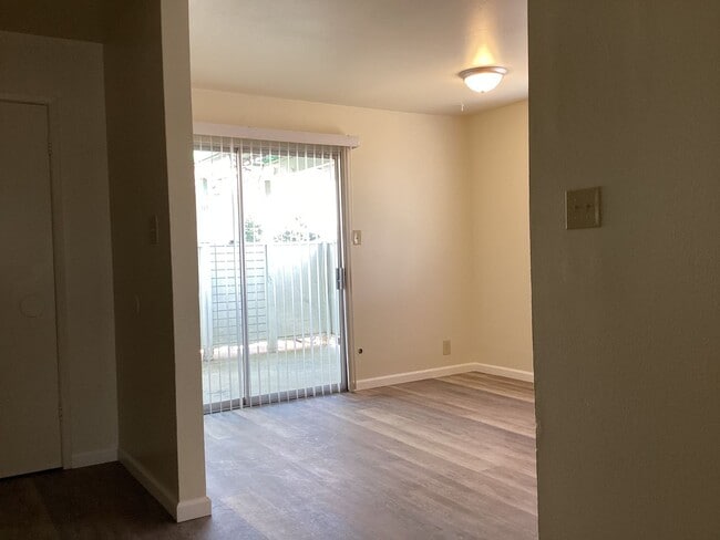 Building Photo - 1414 W Vassar Ave