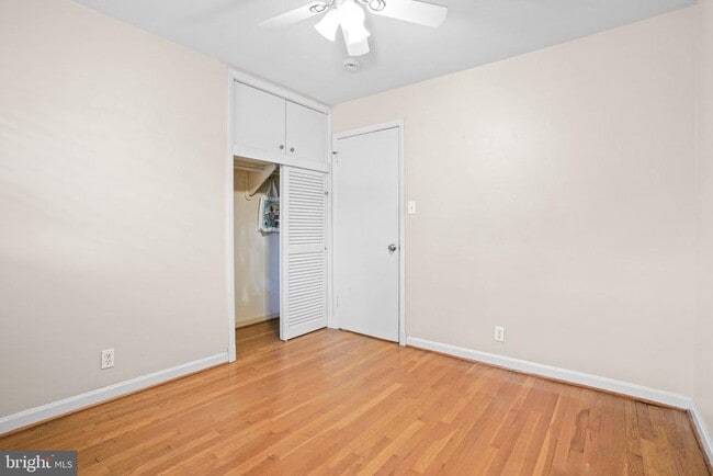 Building Photo - 1415 Mayflower Dr
