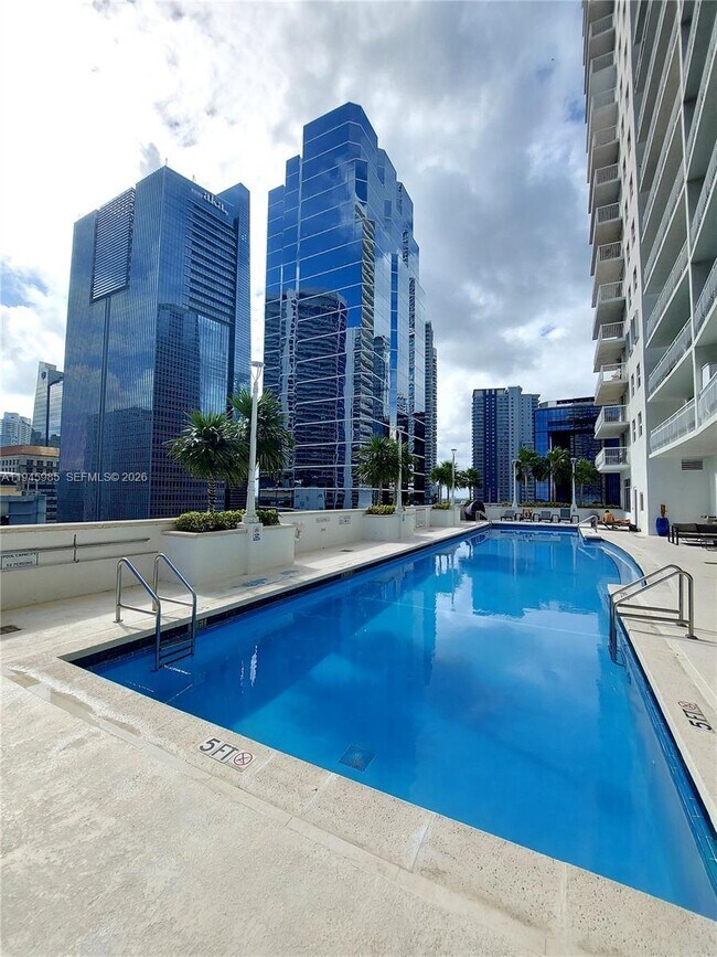 Building Photo - 1200 Brickell Bay Dr