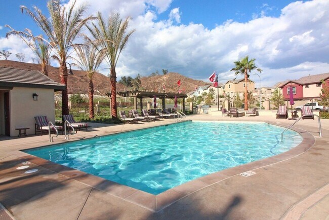 Building Photo - COMING SOON! Beautifully Remodeled 3-Bedro...