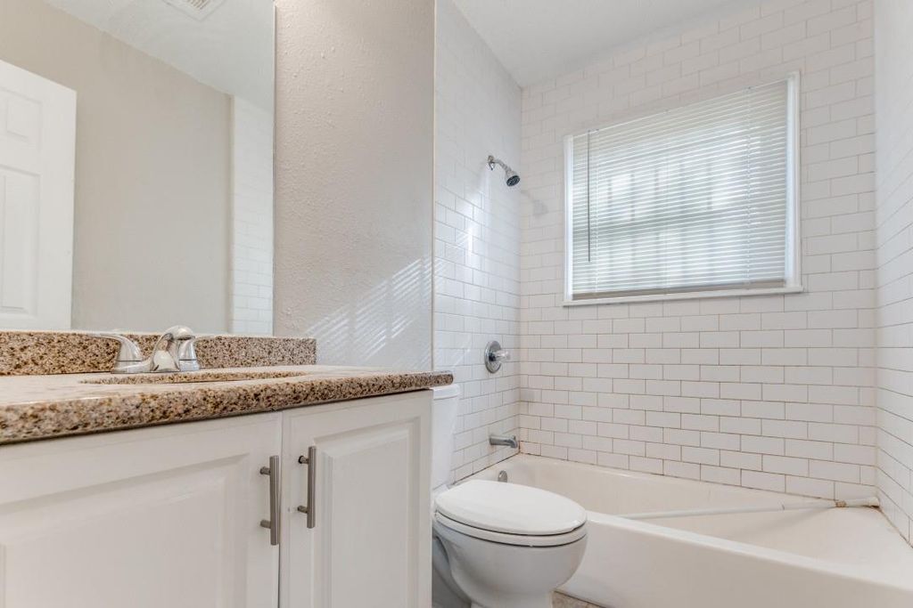 Building Photo - 9310 Forest View St