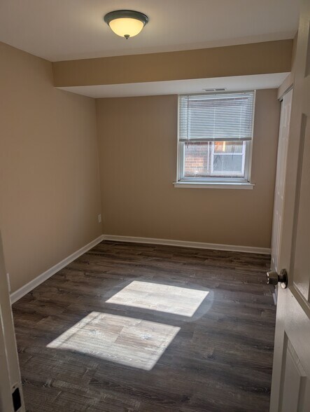 Building Photo - 2116 Strahle St
