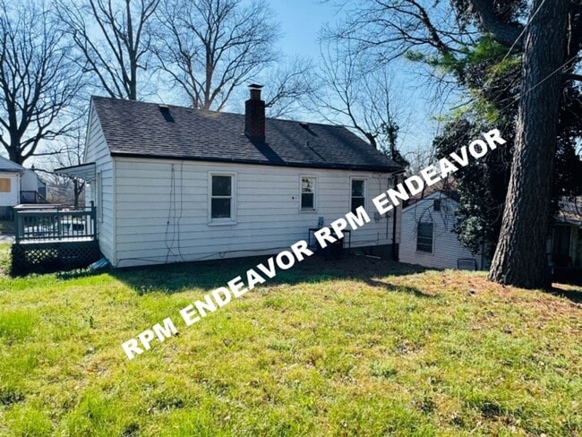 Building Photo - Cozy 2 Bed / 1 Bath