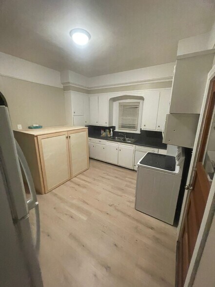 Building Photo - 1702 Wyoming Ave