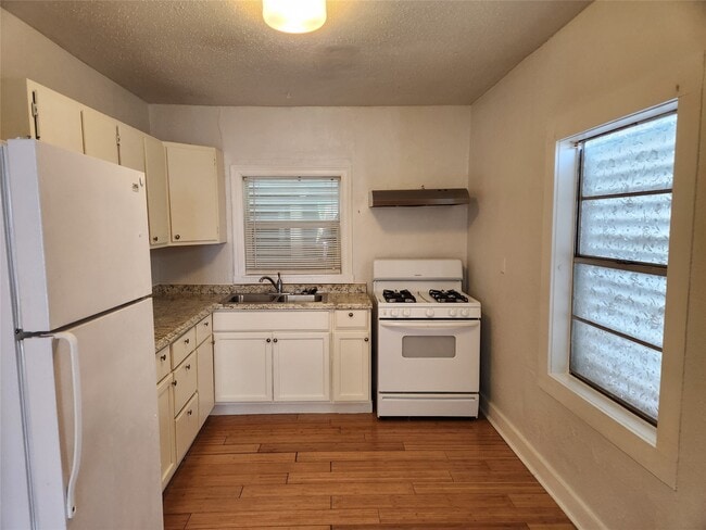 Building Photo - 1807 Church St