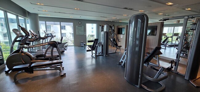 Building Photo - 1600 SW 1st Ave