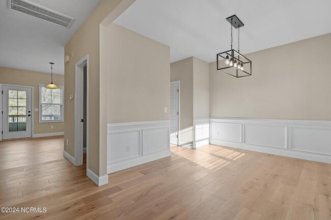 Building Photo - 204 Sandy Springs Rd