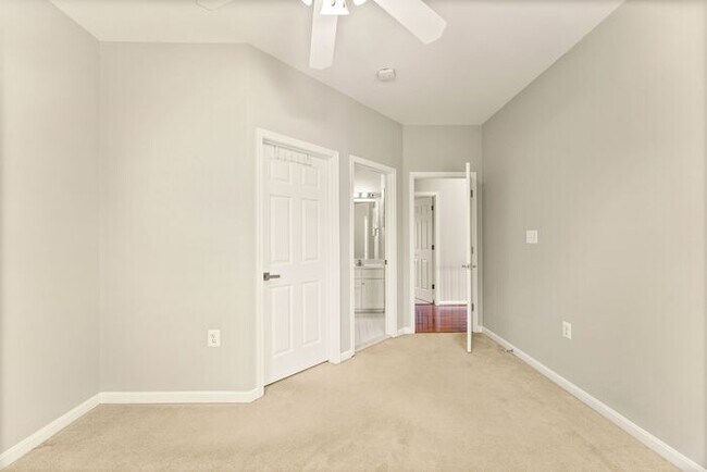 Building Photo - 243 Mindy Ct SE