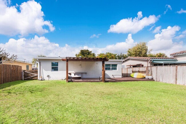 Building Photo - 5224 NE 1st Ave.