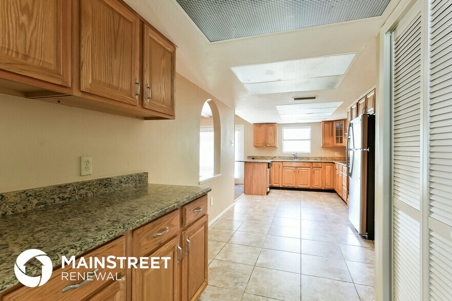 Building Photo - 5514 Edgebrook Forest Dr