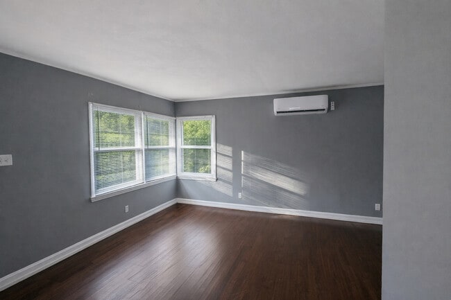 Building Photo - 150 Evergreen St