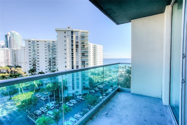 Building Photo - 4001 S Ocean Dr