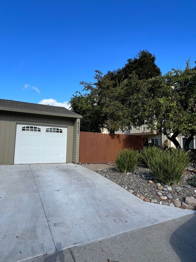 Building Photo - 4235 Grace St