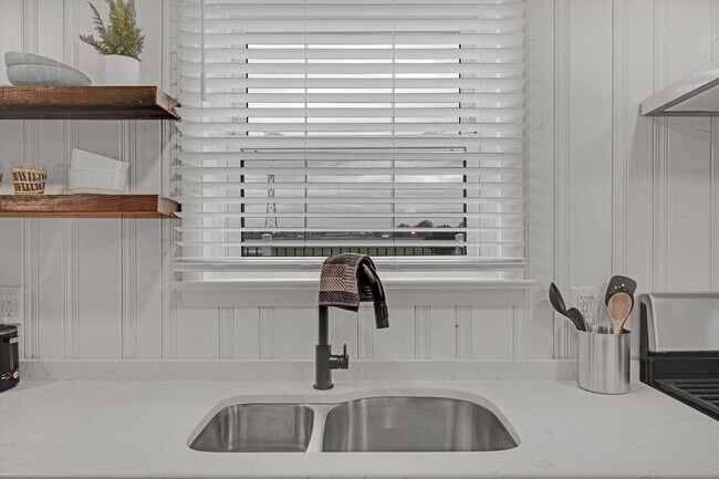 Building Photo - 2151 Thoroughbred Ln