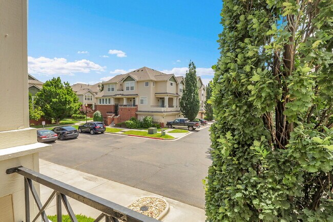 Building Photo - $2,695- 3 Bed, 3 Bath Updated Townhouse wi...