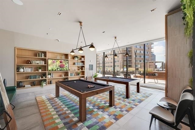 Building Photo - 25 Christopher Columbus Dr