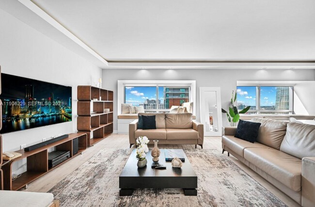 Building Photo - 1435 Brickell Ave