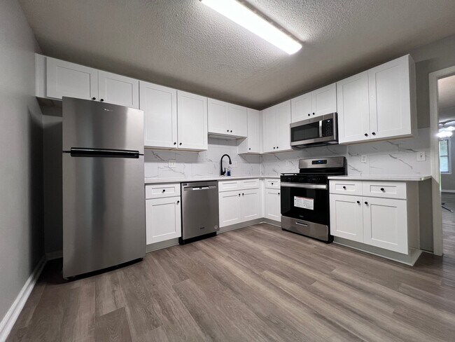 Building Photo - 4009 Hawthorne Cir