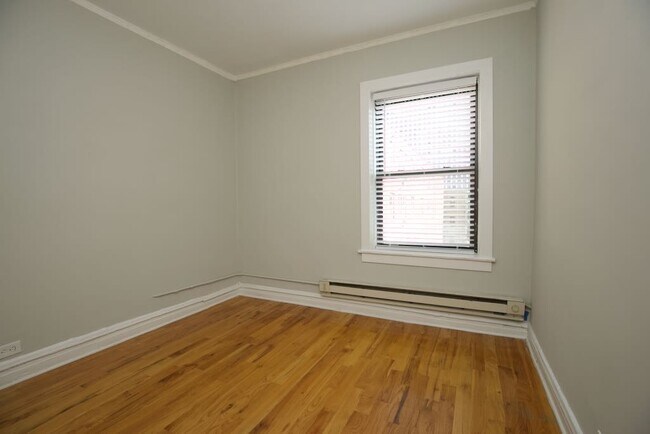 Building Photo - 3722 N Pine Grove Ave