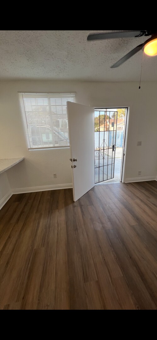 Building Photo - 3958 Normandie Ave