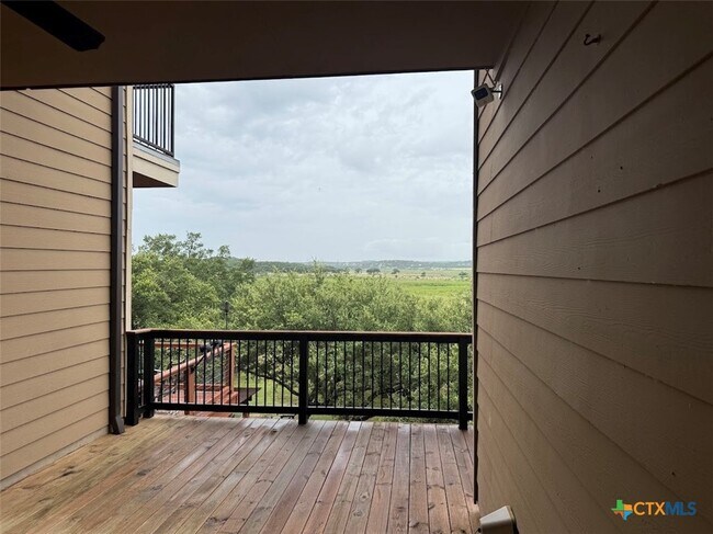 Building Photo - 976 Parkview Dr