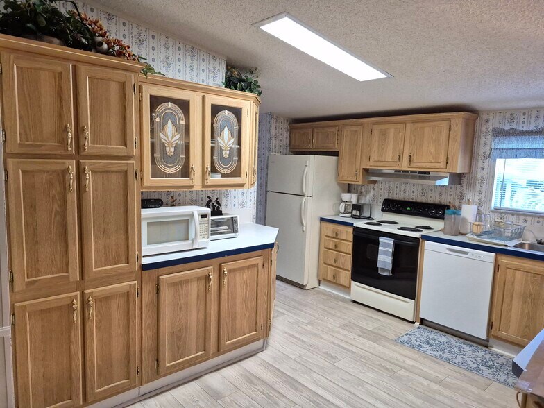 Kitchen - 4995 Spiral Way