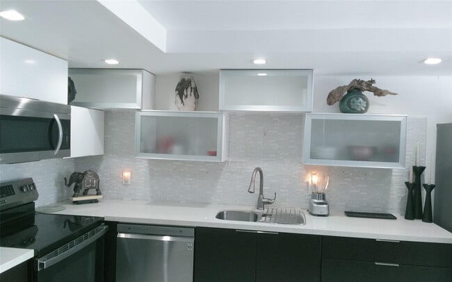 Building Photo - 307 Saxony Dr